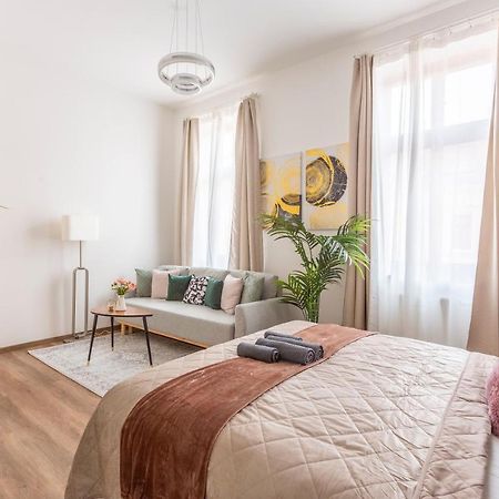 Explore Budapest From A Luxurious Cozy Apartment Экстерьер фото
