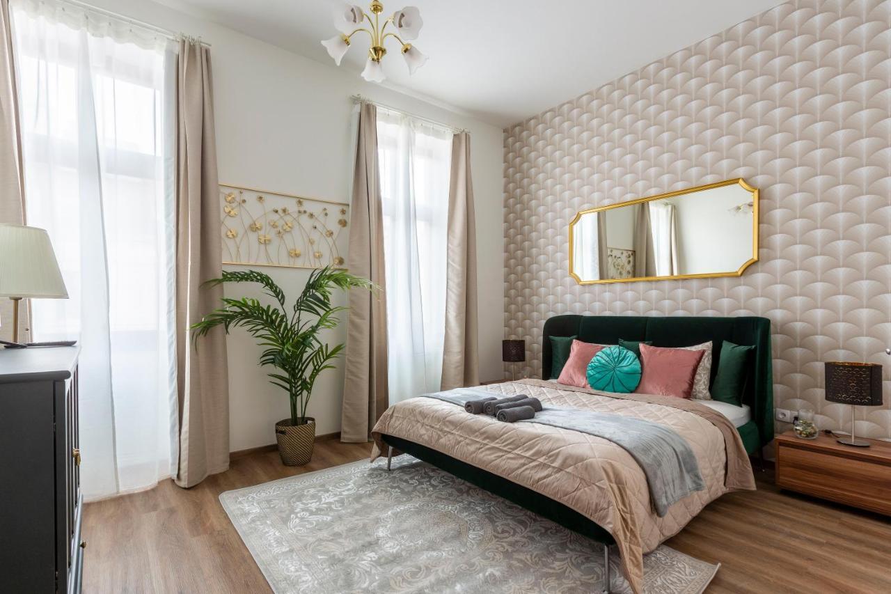 Explore Budapest From A Luxurious Cozy Apartment Экстерьер фото