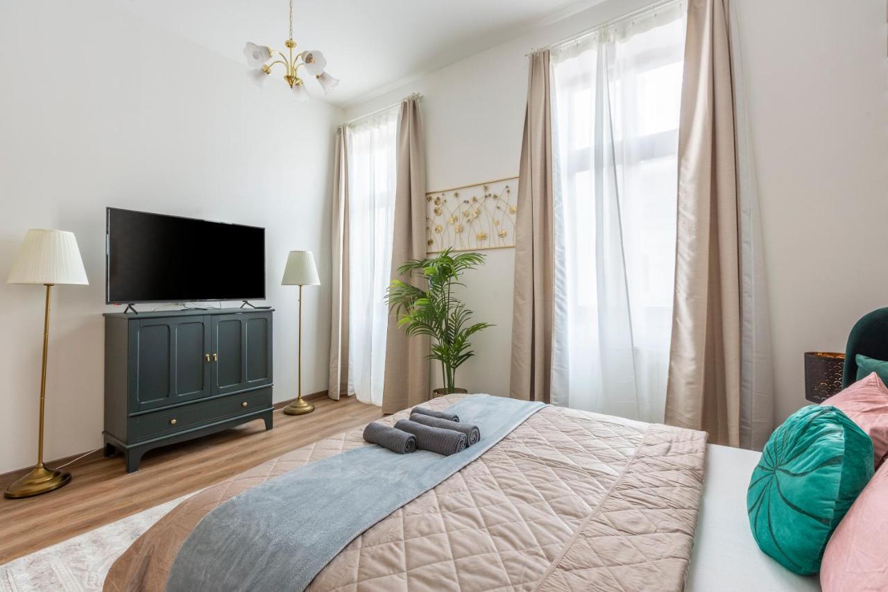 Explore Budapest From A Luxurious Cozy Apartment Экстерьер фото
