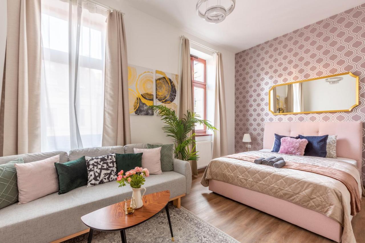 Explore Budapest From A Luxurious Cozy Apartment Экстерьер фото