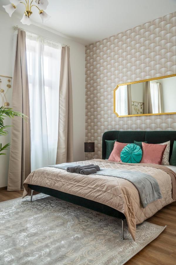 Explore Budapest From A Luxurious Cozy Apartment Экстерьер фото